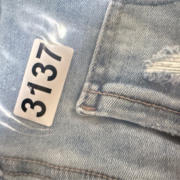 American Eagle Jeans Womens 6 blue Low Rise Flare distressed lightwash fit 29x30 - Picture 13 of 13